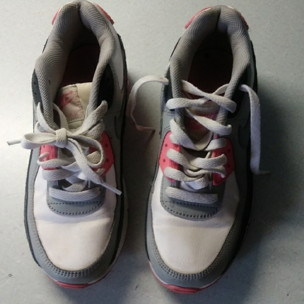 Nike Air Gray and Pink Sneakers Athletic Design